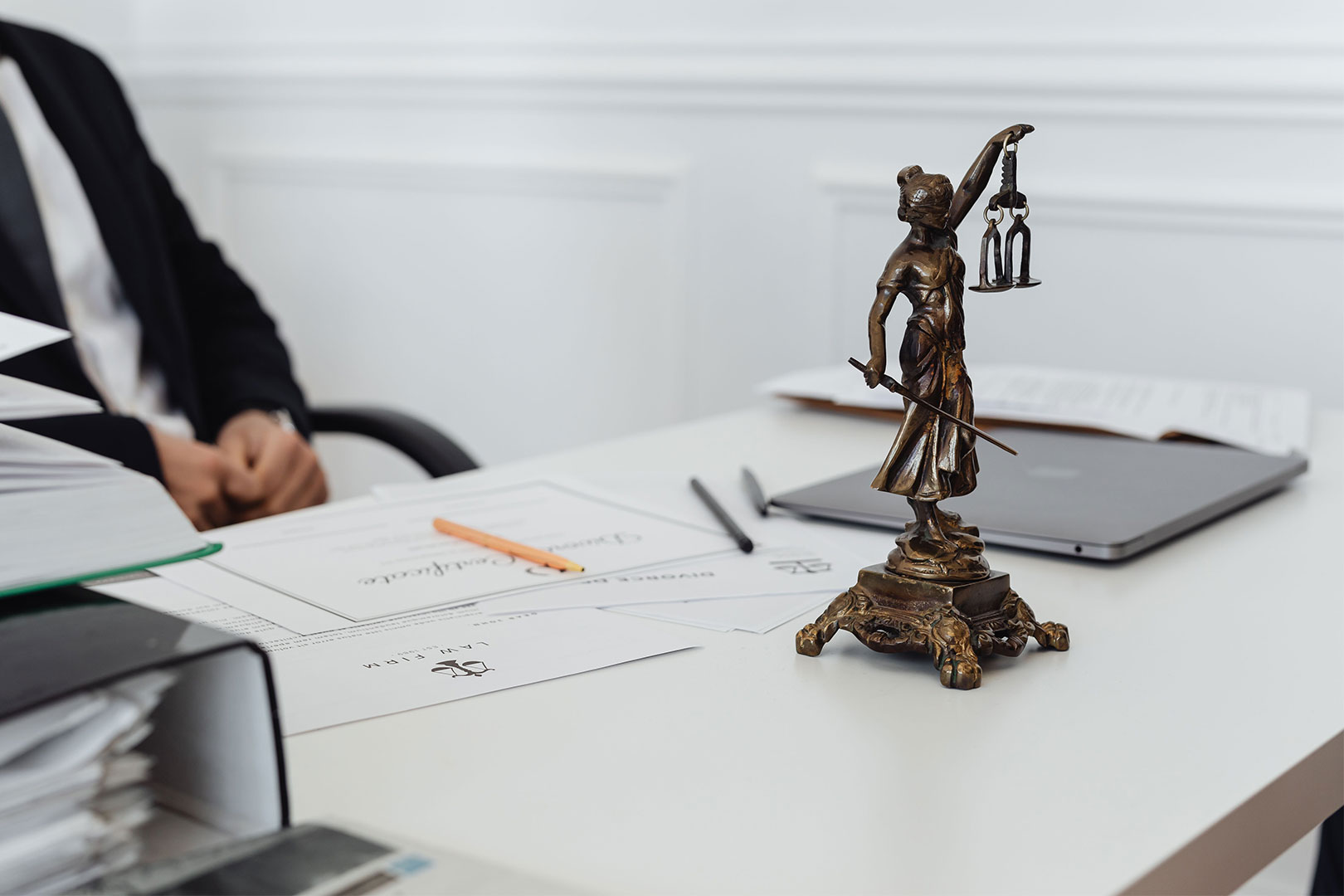 Chronologie d’une Vente Immobilière : Les Délais et Étapes du Compromis à l’Acte Notarié